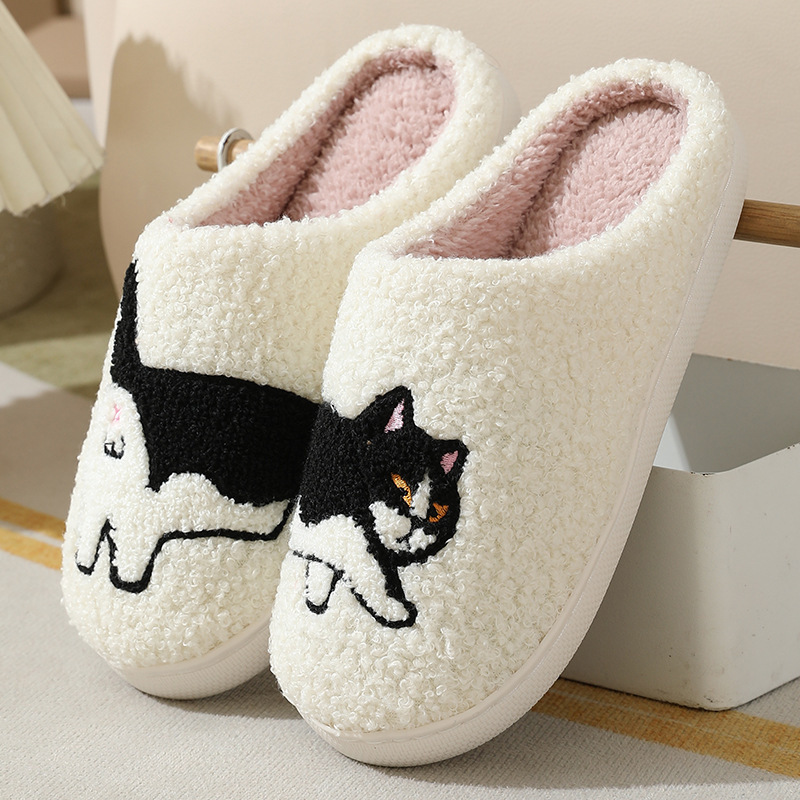 Embroidery Room - Kışlık Peluş Sevimli Dachshund Nakışlı Ev